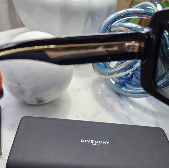 GIVENCHY Black GV 7186/S Sunglasses(excellent condition , no scratch ) - Picture 8 of 10